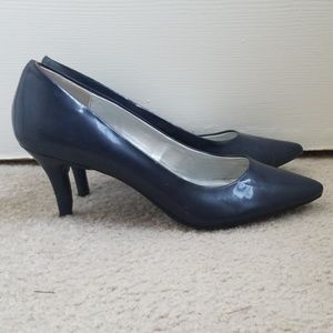 Bandolino Size 9 Navy Heels